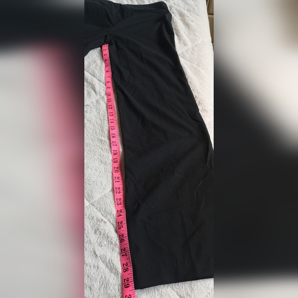 New Michael Kors pants. Size M. - Picture 9 of 9